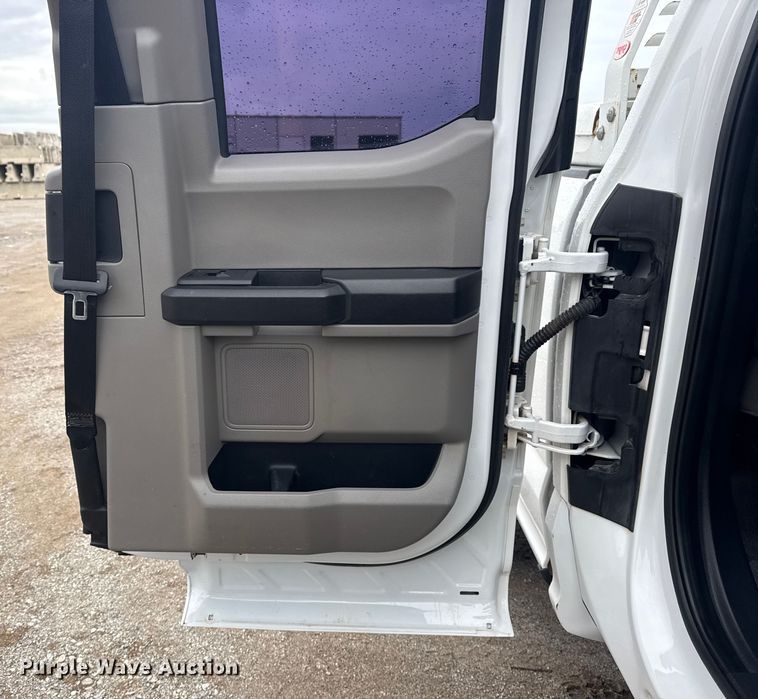 image for item DJ7776 2020 Ford F250 Super Duty SuperCab pickup truck