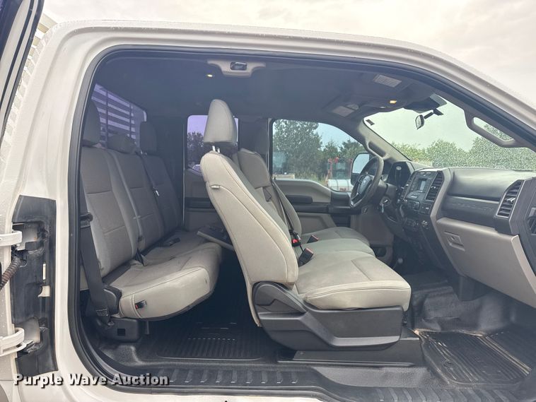 image for item DJ7776 2020 Ford F250 Super Duty SuperCab pickup truck