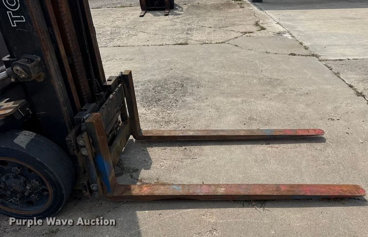 image for item DJ7785 Toyota 5FGC25 forklift