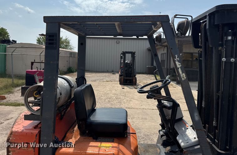 image for item DJ7785 Toyota 5FGC25 forklift