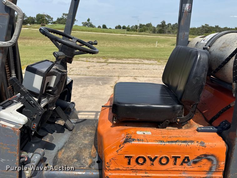 image for item DJ7785 Toyota 5FGC25 forklift