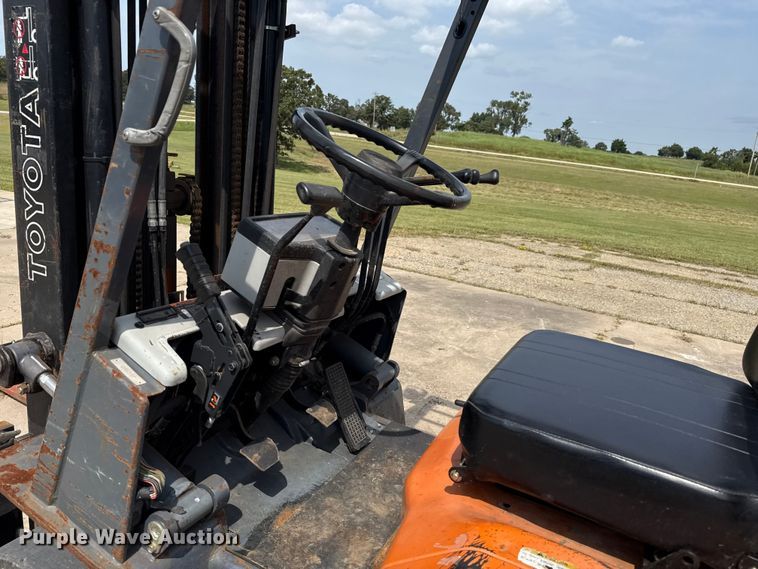 image for item DJ7785 Toyota 5FGC25 forklift