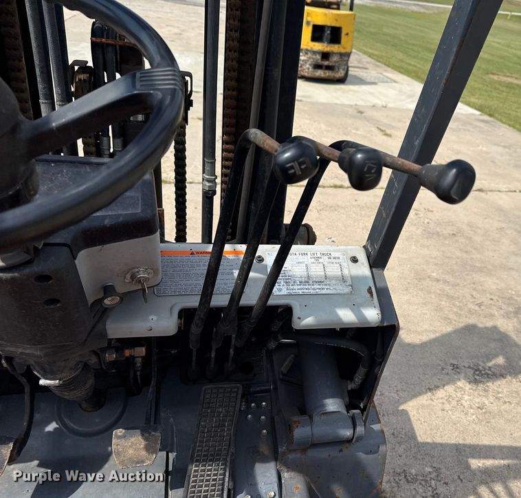 image for item DJ7785 Toyota 5FGC25 forklift