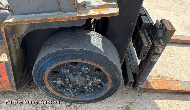 image for item DJ7785 Toyota 5FGC25 forklift