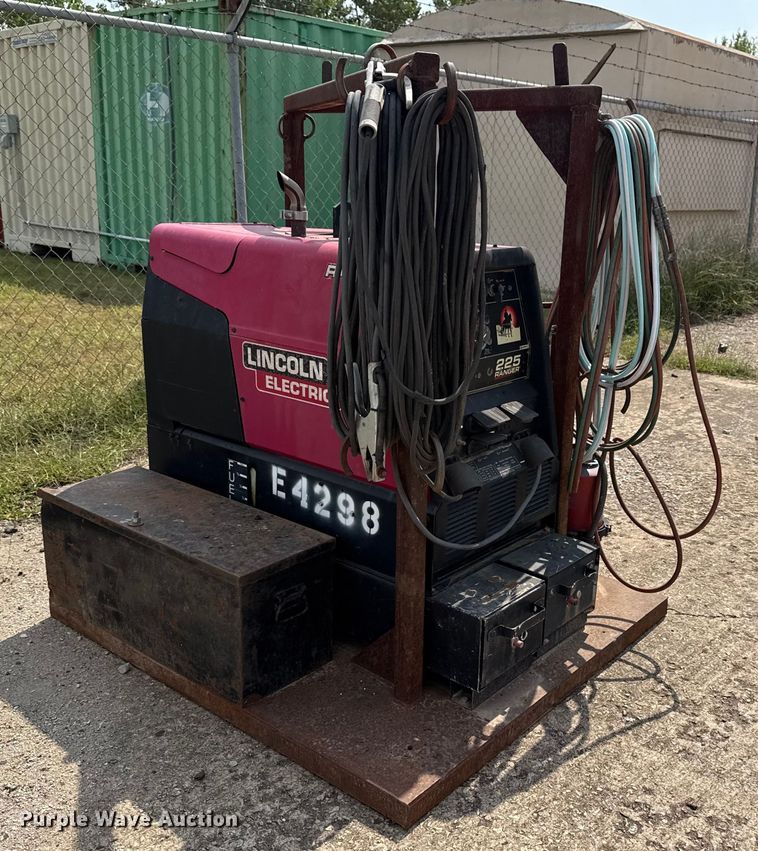 image for item DJ7786 Lincoln Electric 225 Ranger welder/generator