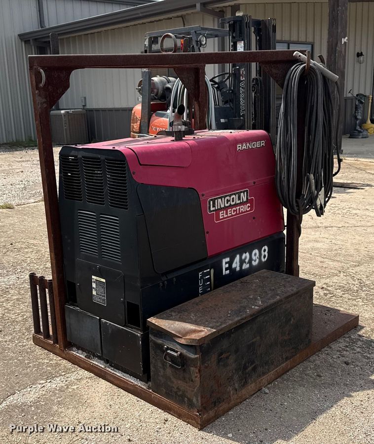 image for item DJ7786 Lincoln Electric 225 Ranger welder/generator