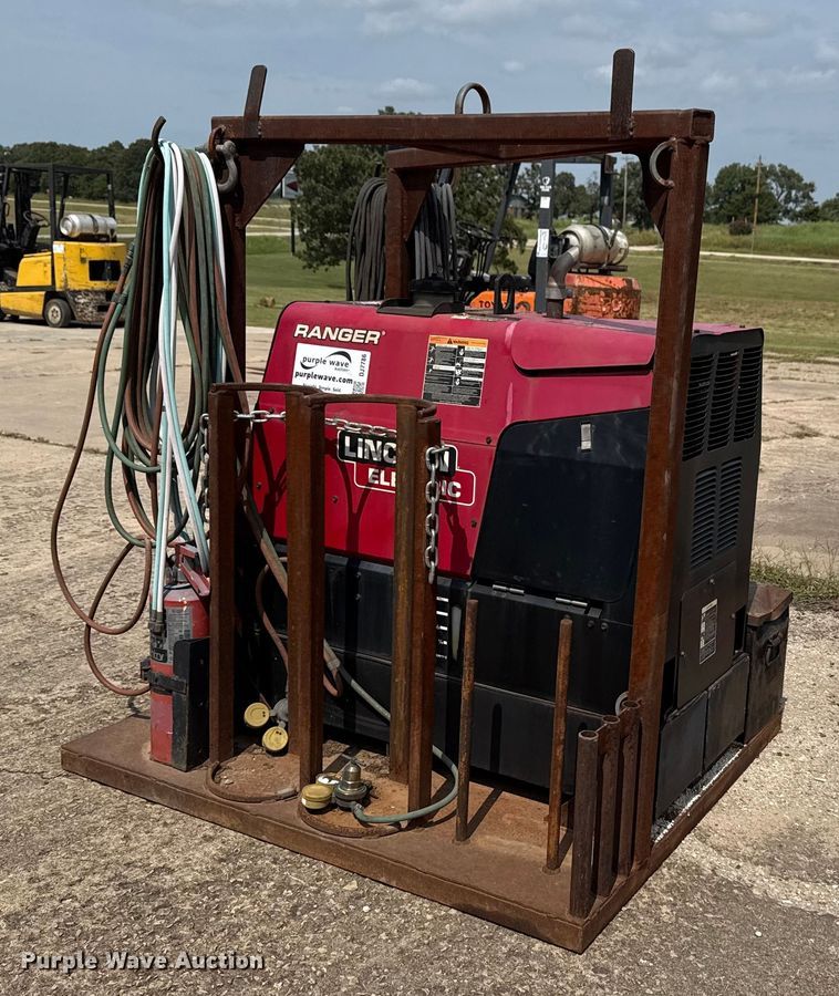 image for item DJ7786 Lincoln Electric 225 Ranger welder/generator