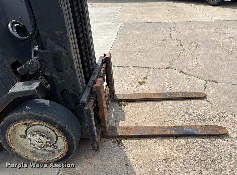 image for item DJ7787 2004 Yale GLC050RGNUAE084 forklift