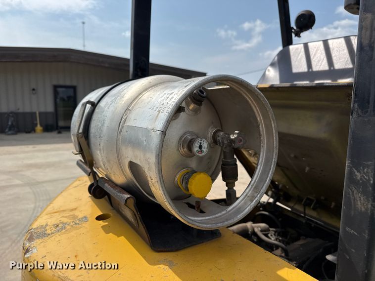 image for item DJ7787 2004 Yale GLC050RGNUAE084 forklift