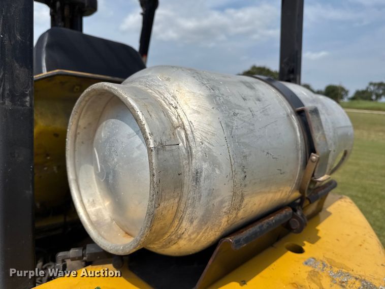 image for item DJ7787 2004 Yale GLC050RGNUAE084 forklift