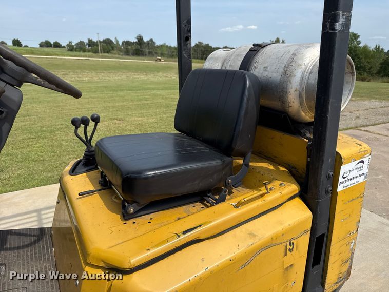 image for item DJ7787 2004 Yale GLC050RGNUAE084 forklift