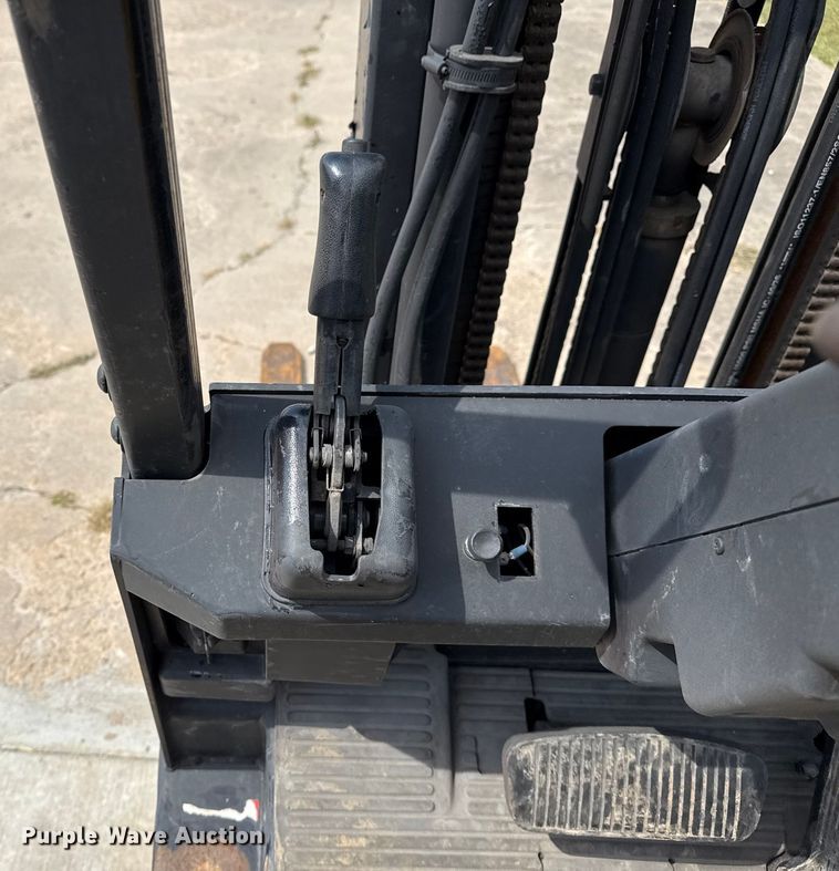 image for item DJ7787 2004 Yale GLC050RGNUAE084 forklift