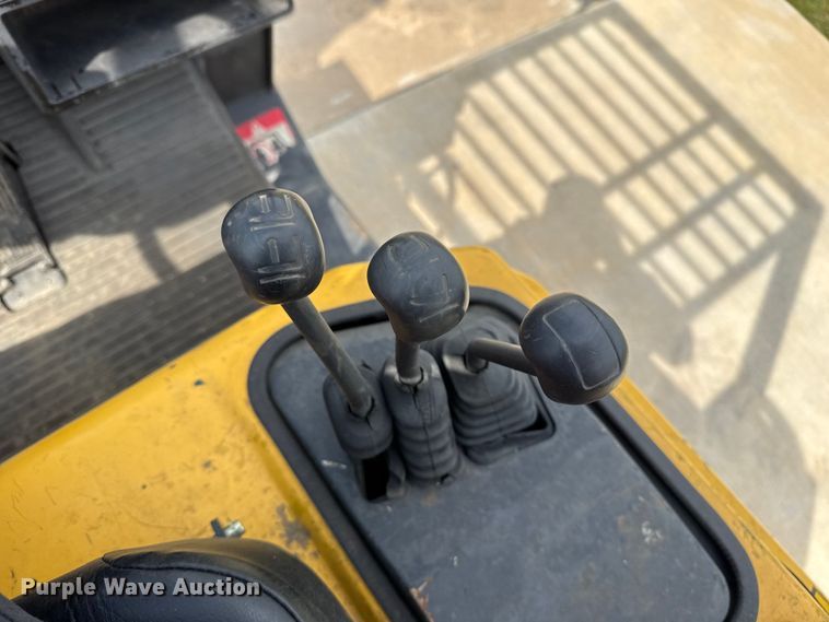 image for item DJ7787 2004 Yale GLC050RGNUAE084 forklift