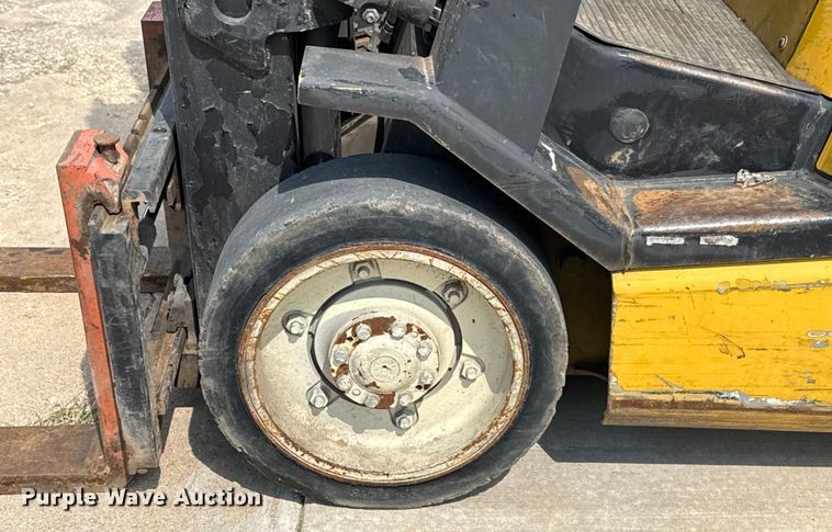 image for item DJ7787 2004 Yale GLC050RGNUAE084 forklift