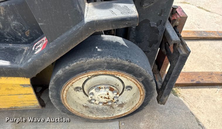 image for item DJ7787 2004 Yale GLC050RGNUAE084 forklift