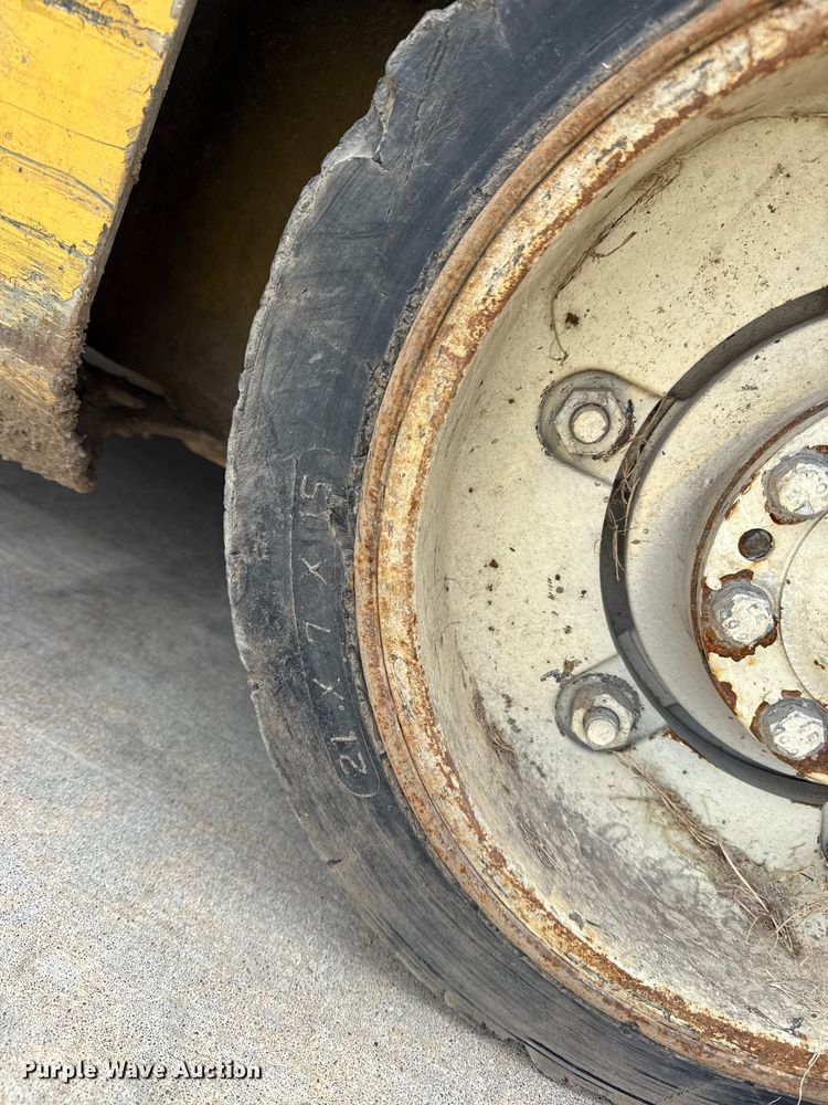 image for item DJ7787 2004 Yale GLC050RGNUAE084 forklift