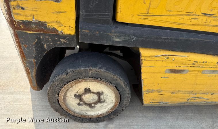 image for item DJ7787 2004 Yale GLC050RGNUAE084 forklift