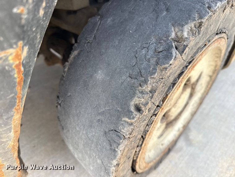 image for item DJ7787 2004 Yale GLC050RGNUAE084 forklift