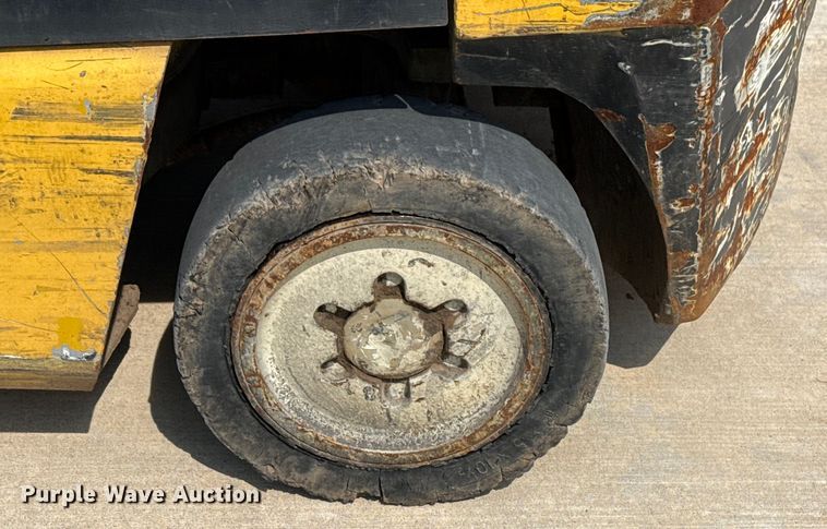 image for item DJ7787 2004 Yale GLC050RGNUAE084 forklift