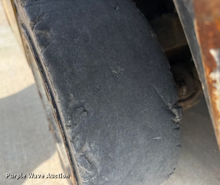 image for item DJ7787 2004 Yale GLC050RGNUAE084 forklift