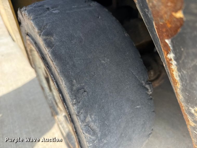 image for item DJ7787 2004 Yale GLC050RGNUAE084 forklift