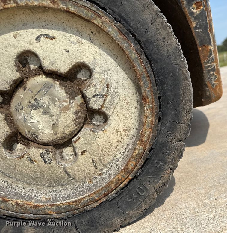 image for item DJ7787 2004 Yale GLC050RGNUAE084 forklift