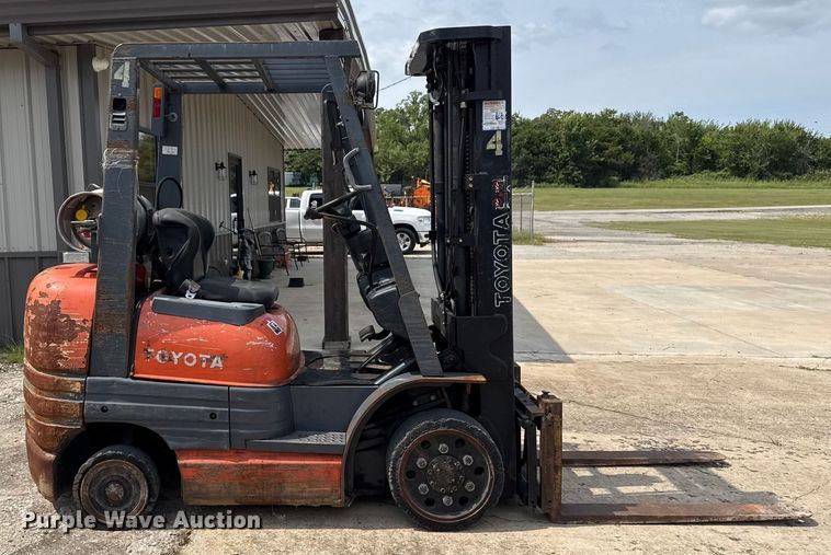 image for item DJ7788 1999 Toyota 42-6FGCU25 forklift