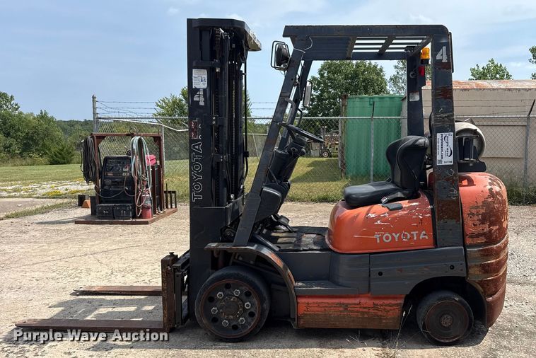 image for item DJ7788 1999 Toyota 42-6FGCU25 forklift