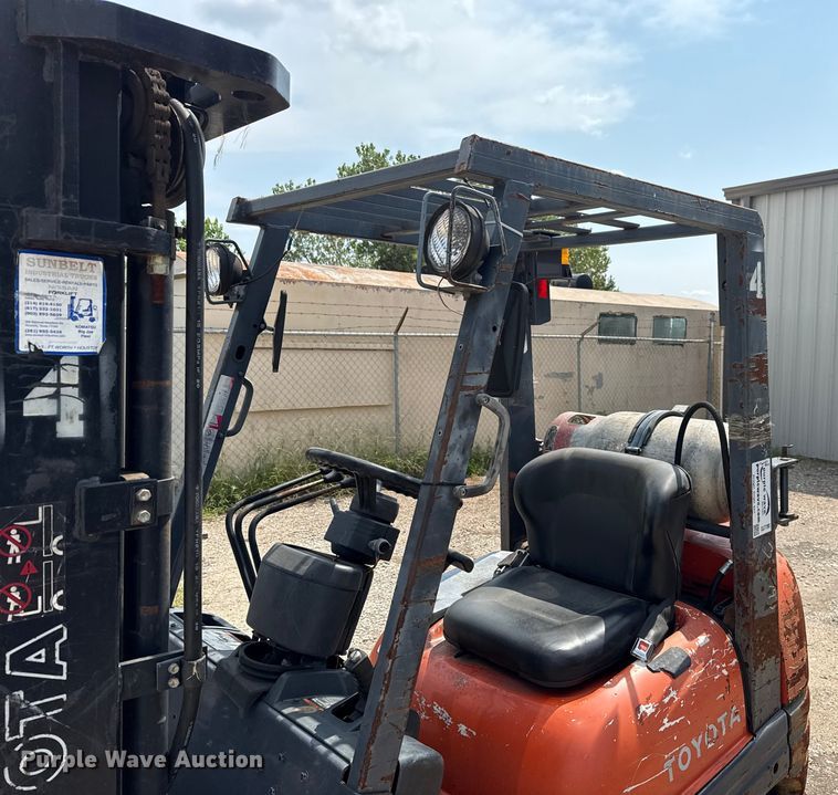 image for item DJ7788 1999 Toyota 42-6FGCU25 forklift