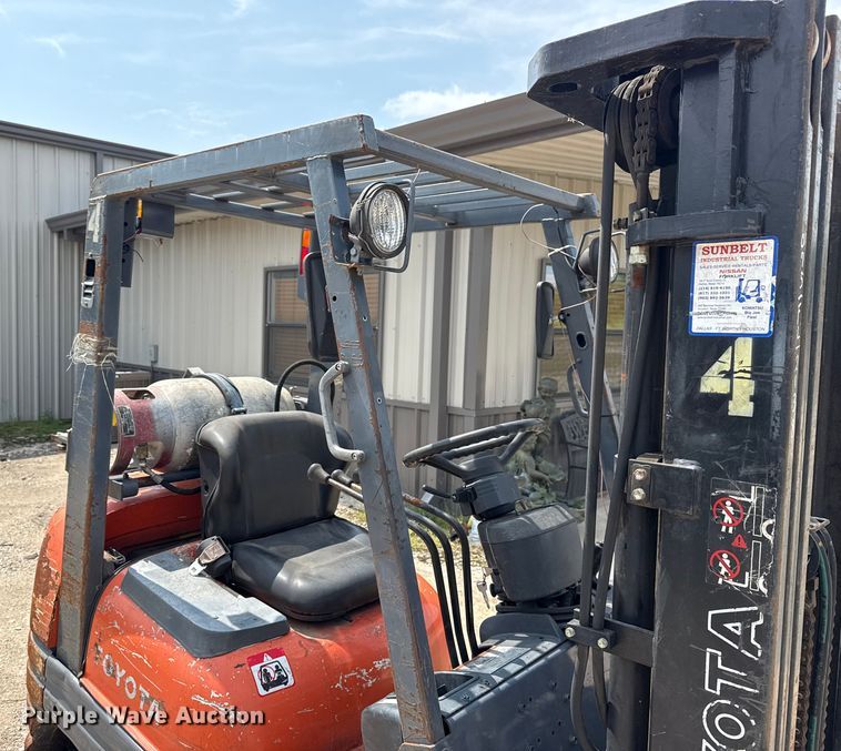 image for item DJ7788 1999 Toyota 42-6FGCU25 forklift