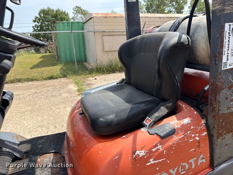 image for item DJ7788 1999 Toyota 42-6FGCU25 forklift