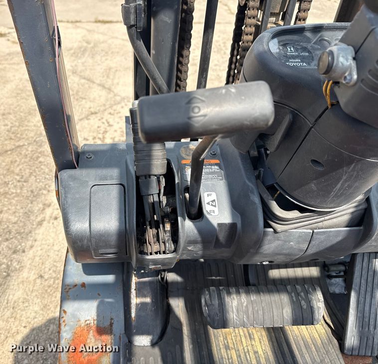 image for item DJ7788 1999 Toyota 42-6FGCU25 forklift