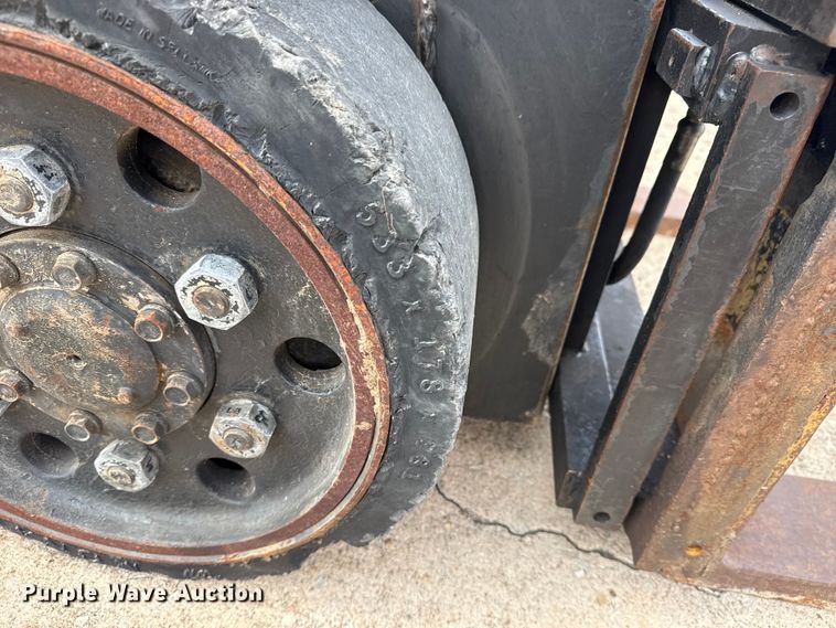 image for item DJ7788 1999 Toyota 42-6FGCU25 forklift