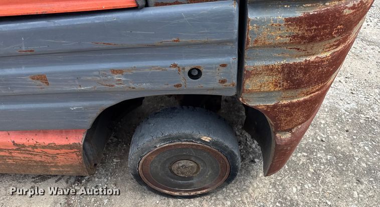 image for item DJ7788 1999 Toyota 42-6FGCU25 forklift