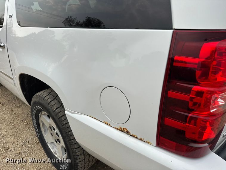 image for item DO2234 2011 Chevrolet Suburban 1500 SUV