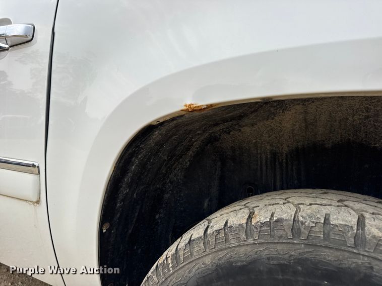 image for item DO2234 2011 Chevrolet Suburban 1500 SUV