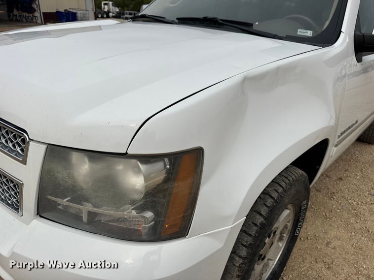 image for item DO2234 2011 Chevrolet Suburban 1500 SUV
