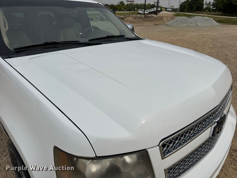 image for item DO2234 2011 Chevrolet Suburban 1500 SUV