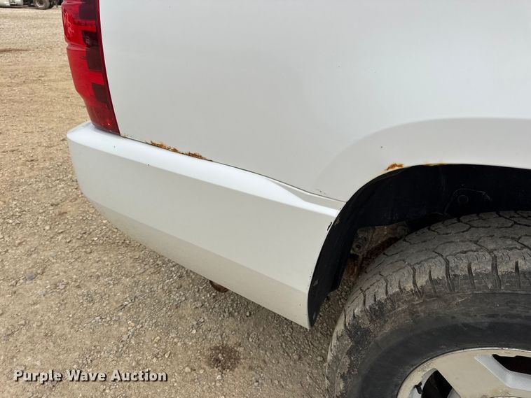 image for item DO2234 2011 Chevrolet Suburban 1500 SUV