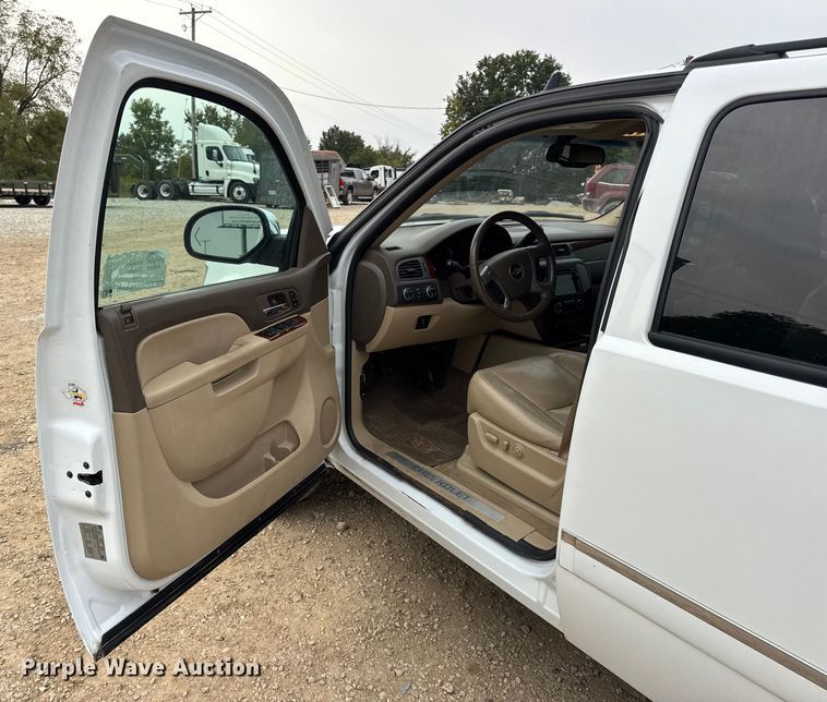 image for item DO2234 2011 Chevrolet Suburban 1500 SUV