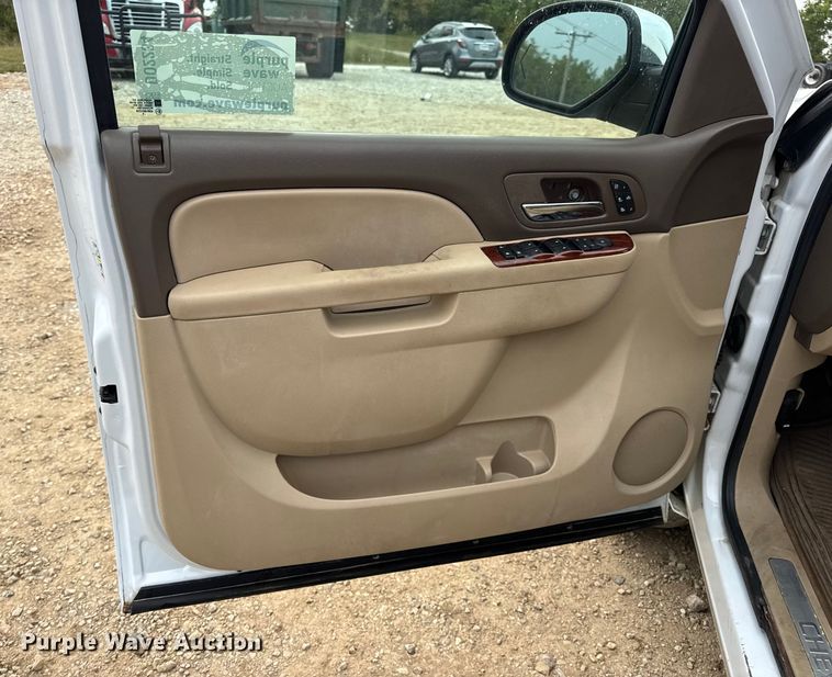 image for item DO2234 2011 Chevrolet Suburban 1500 SUV