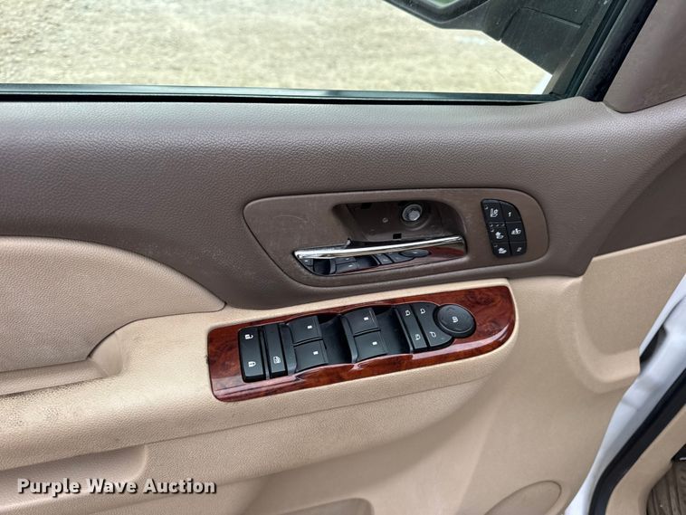 image for item DO2234 2011 Chevrolet Suburban 1500 SUV