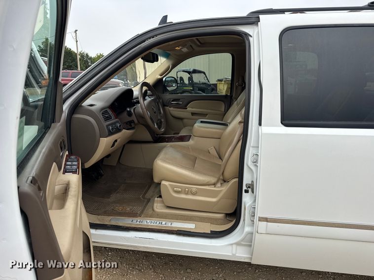 image for item DO2234 2011 Chevrolet Suburban 1500 SUV