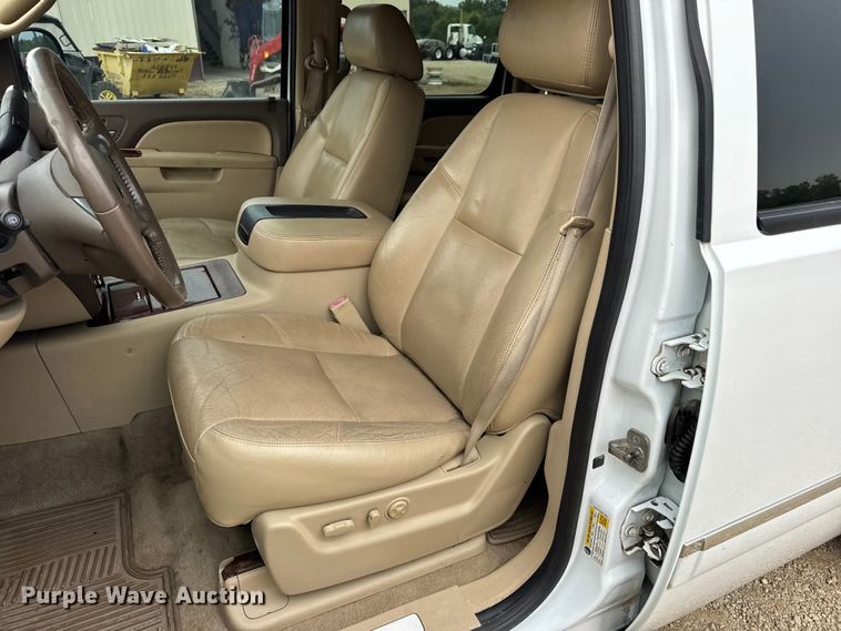 image for item DO2234 2011 Chevrolet Suburban 1500 SUV