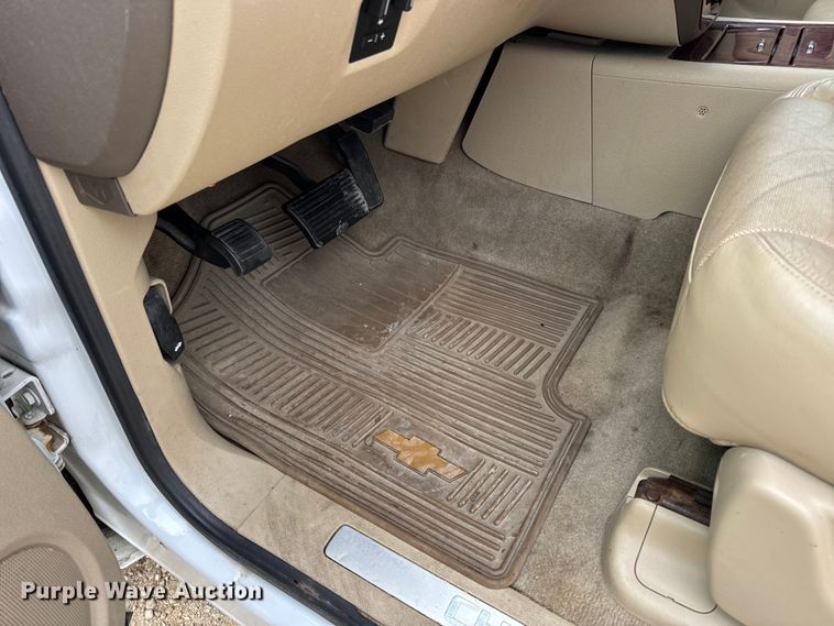 image for item DO2234 2011 Chevrolet Suburban 1500 SUV