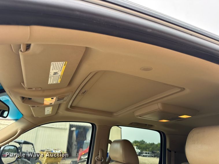 image for item DO2234 2011 Chevrolet Suburban 1500 SUV