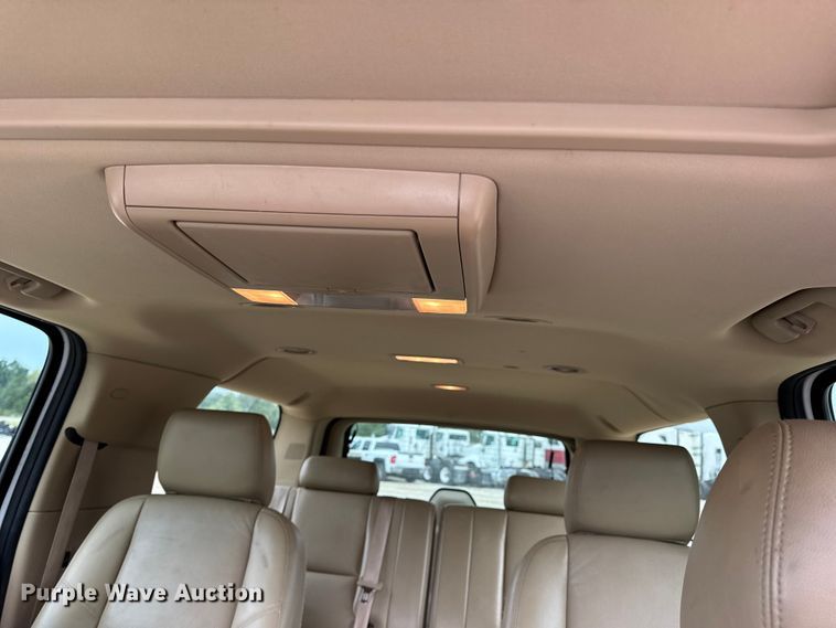 image for item DO2234 2011 Chevrolet Suburban 1500 SUV