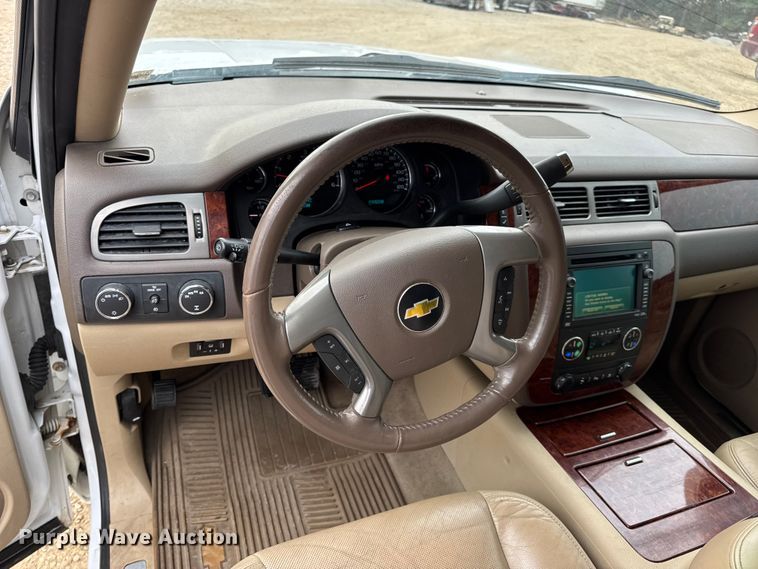 image for item DO2234 2011 Chevrolet Suburban 1500 SUV