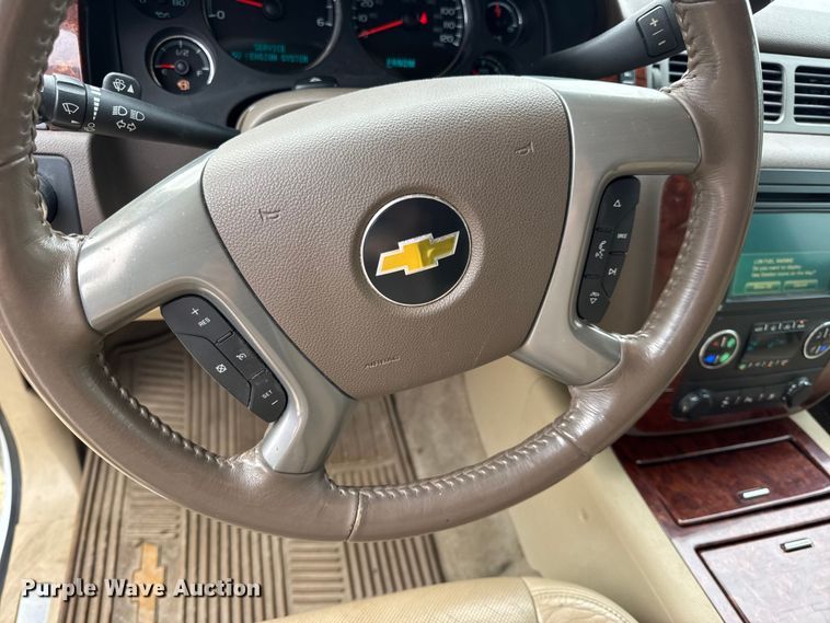 image for item DO2234 2011 Chevrolet Suburban 1500 SUV