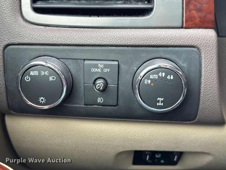 image for item DO2234 2011 Chevrolet Suburban 1500 SUV